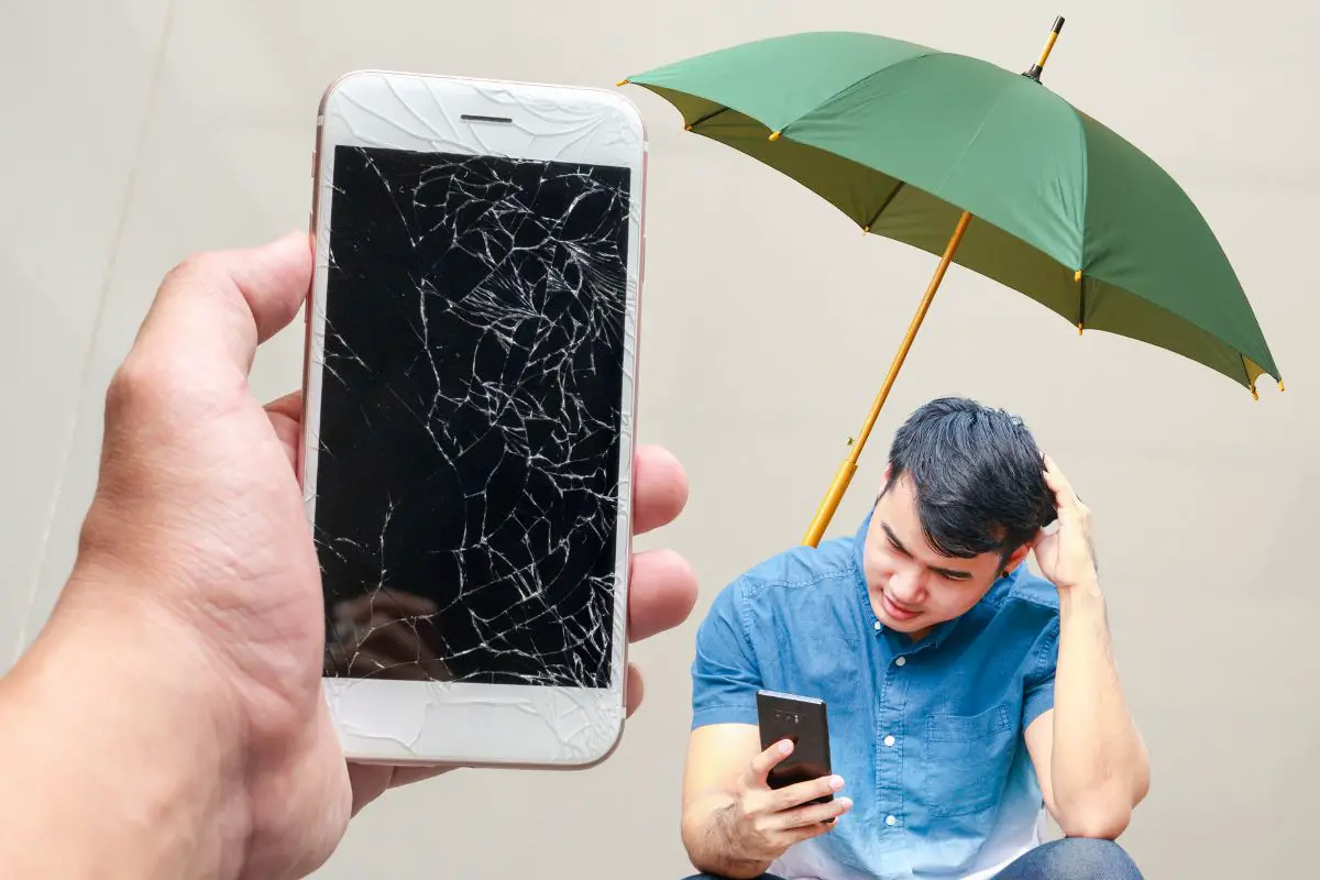 Il Garde Le Sourire Grâce à L'assurance Mobile Malgré L'état De Son Smartphone